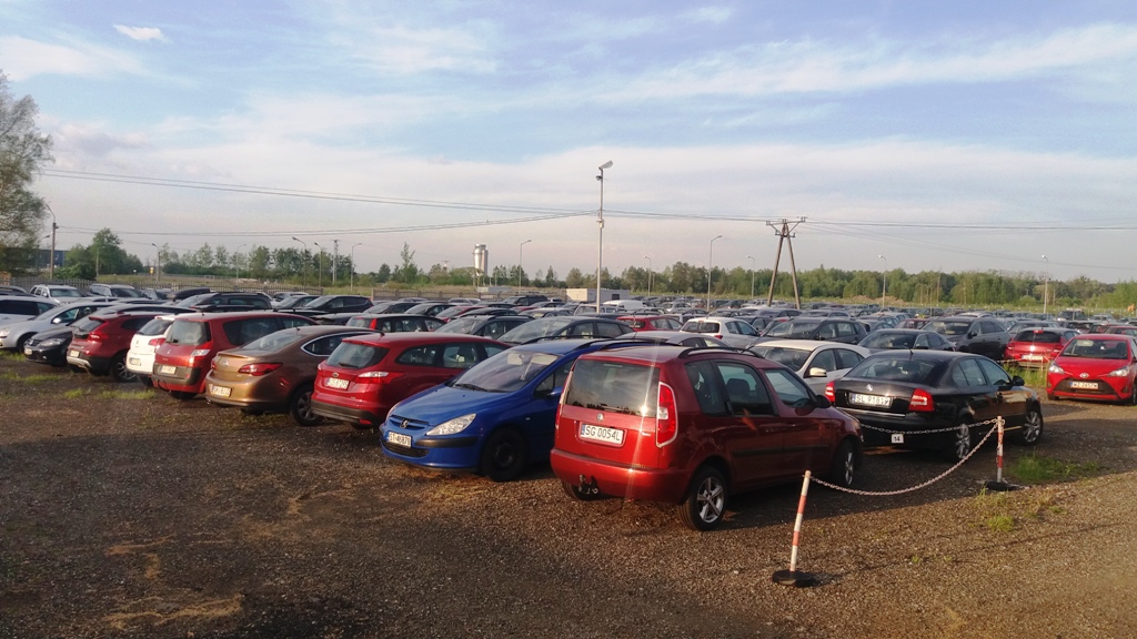 oświetlony parking w Katowicach AIR PORT
